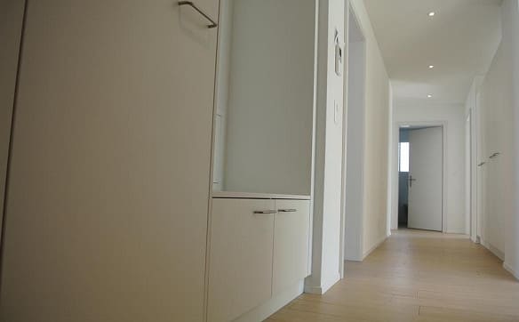 Immobilie in Roggliswil - 4.5-ZI-Parterre-Wohnungen - gedeckter Sitzplatz mit Grünfläche - Bild 8
