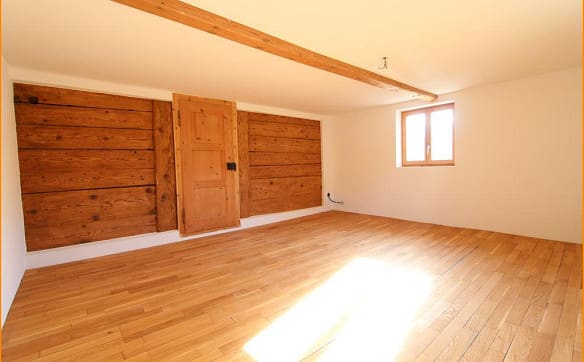 Immobilie in Waltensburg/vuorz - Renovierte 5-Zimmer-Wohnung an sonnenverwöhnter Lage. - Bild 3