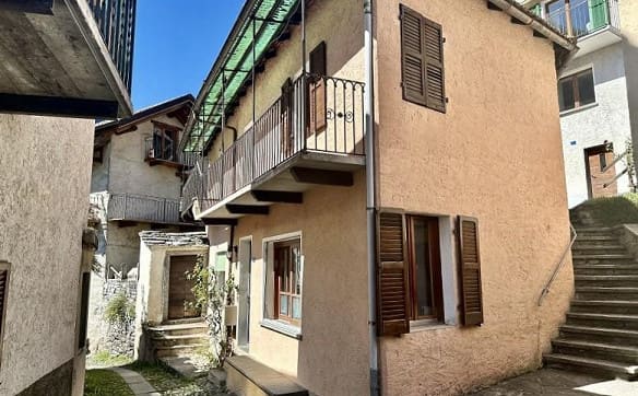 Immobilie in Cavergno - 5 1/2-Zimmer-Tessinerhaus im Dorfzentrum  /  casa ticinese di 5 1/2... - Bild 0