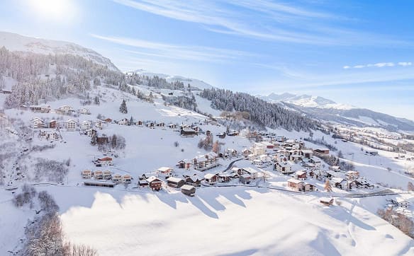 Immobilie in Surcuolm - Ein Feriendomizil zum Geniessen– 5-Zi.-Maisonettewohnung im Chaletstil - Bild 13