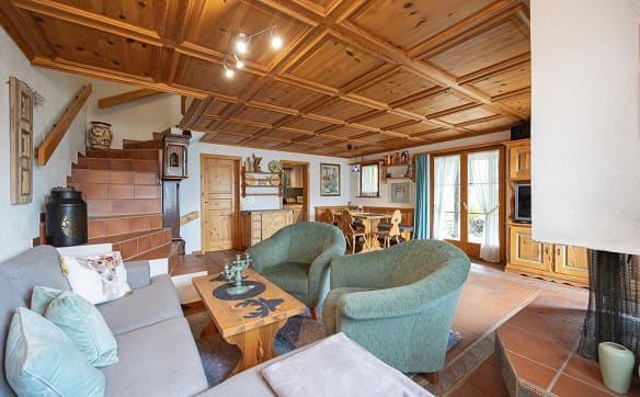 Immobilie in Surcuolm - Ein Feriendomizil zum Geniessen– 5-Zi.-Maisonettewohnung im Chaletstil - Bild 2