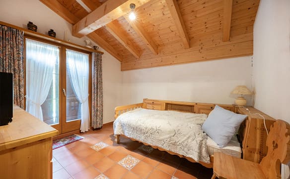 Immobilie in Surcuolm - Ein Feriendomizil zum Geniessen– 5-Zi.-Maisonettewohnung im Chaletstil - Bild 8