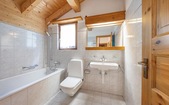 Immobilie in Surcuolm - Ein Feriendomizil zum Geniessen– 5-Zi.-Maisonettewohnung im Chaletstil - Bild 9