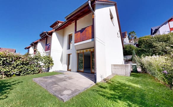 Immobilie in Zuzgen - Grosszügiges Reihen-Eckhaus mit Garten und Ausbaupotenzial in Zuzgen - Bild 1