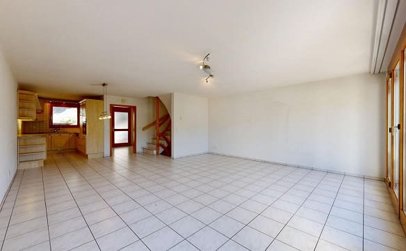 Immobilie in Zuzgen - Grosszügiges Reihen-Eckhaus mit Garten und Ausbaupotenzial in Zuzgen - Bild 2