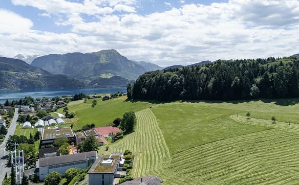 Immobilie in Kastanienbaum - Modernes Reiheneckhaus mit überhohen Räumen und Seesicht - Bild 13