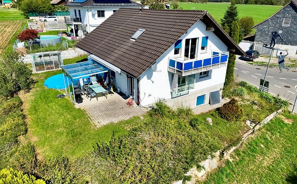 Immobilie in Neuwilen - Grosszügiges 6.5-Zimmer-Einfamilienhaus mit Weitblick, Pool & Wellness - Bild 0