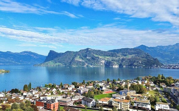 Immobilie in Hergiswil Nw - Exklusive 5½-Zimmer-Duplexwohnung mit Panorama-See- und Bergsicht i... - Bild 1