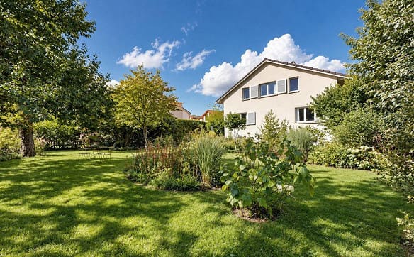 Immobilie in Laufen - Freistehendes 6-Zimmer-Einfamilienhaus mit weitläufigem Garten - Bild 0