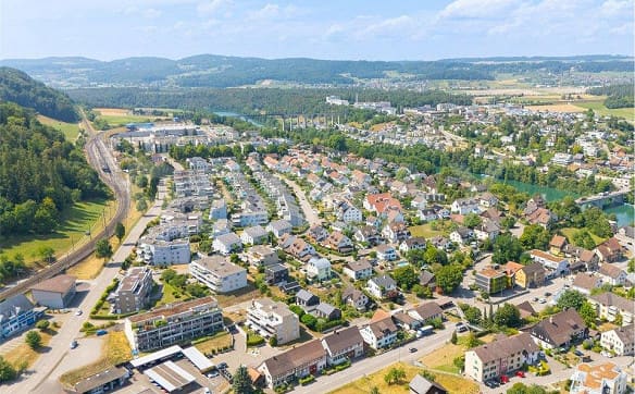 Immobilie in Eglisau - Zentrale, helle 3.5-Zimmer Wohnung mit Gartenparadies - Bild 9