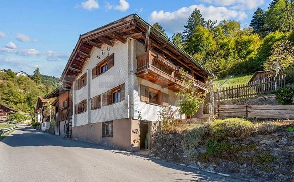 Immobilie in Schiers - Einfamilienhaus mit Stallanbau und Ausbaupotenzial - Bild 0