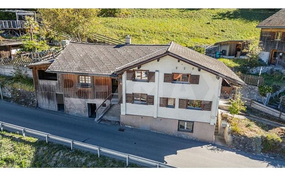 Immobilie in Schiers - Einfamilienhaus mit Stallanbau und Ausbaupotenzial - Bild 1
