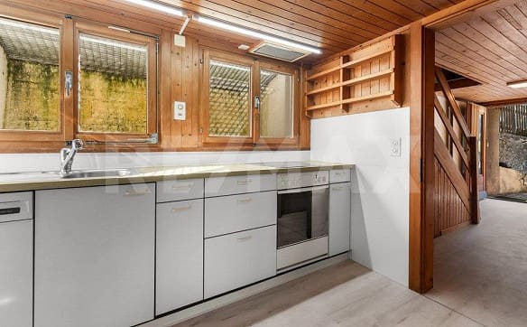 Immobilie in Schiers - Einfamilienhaus mit Stallanbau und Ausbaupotenzial - Bild 3