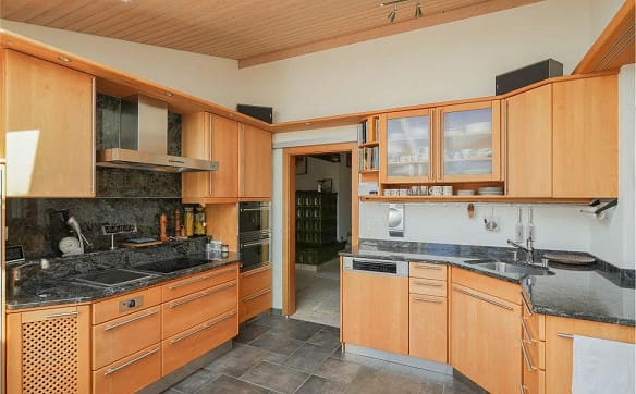 Immobilie in Effingen - Ruhig wohnen am Bauzonenrand: 7.5 Zimmer-Wohnhaus mit 3 Garagen - Bild 5