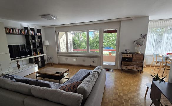 Immobilie in Wil Sg - Grosszügige 2.5 Zimmer-Wohnung mit Blick ins Grüne - Bild 1