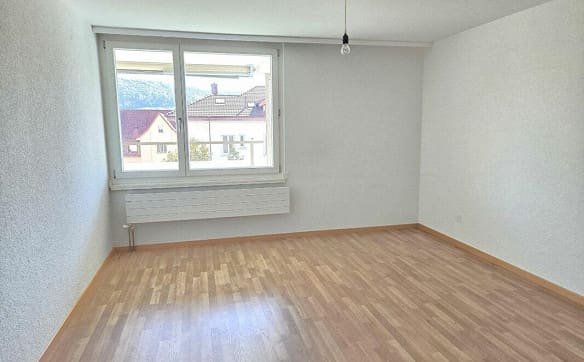 Immobilie in Neuhausen - Tolle 3½-Zimmer Wohnung mit zwei Balkone & Aussenparkplatz - Bild 3