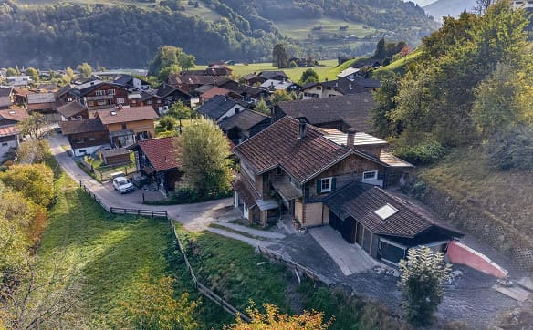 Immobilie in Pragg-jenaz - Charmantes Strickbau-Einfamilienhaus mit Wintergarten im Prättigau - Bild 10
