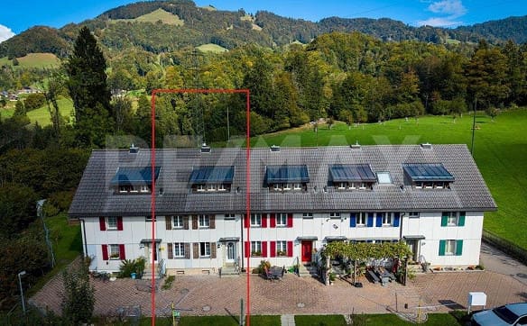 Immobilie in Vorderthal - Naturnah wohnen mit Raum für eigene Ideen! 5.5-Zimmer-Reiheneinfami... - Bild 1