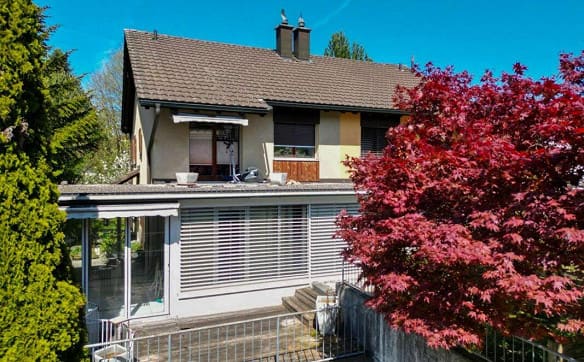 Immobilie in Dürnten - Grosses Haus in beliebtem Quartier - Bild 0