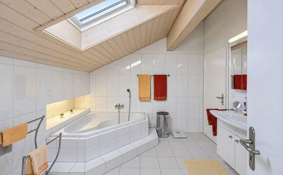 Immobilie in Bösingen - 7.5 Zimmer Dach Maisonettewohnung mit 218 m² und Galerie in Bösingen - Bild 12