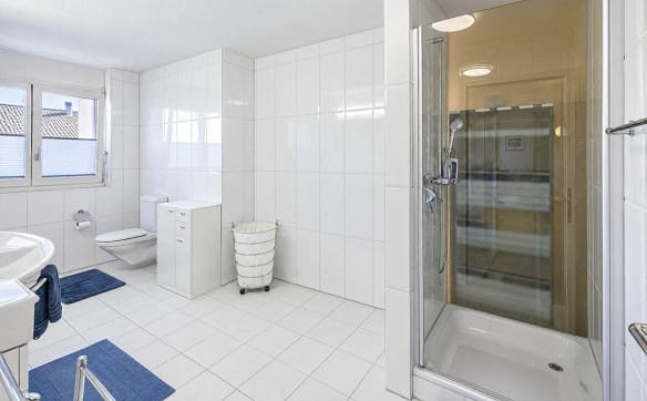 Immobilie in Bösingen - 7.5 Zimmer Dach Maisonettewohnung mit 218 m² und Galerie in Bösingen - Bild 13