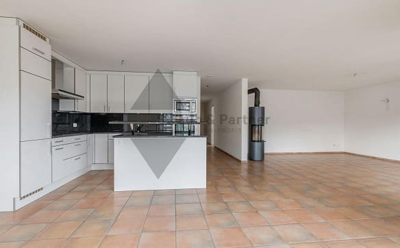 Immobilie in Oberweningen - BIJOU MIT BALKON UND GARTENSITZPLATZ IM HERZEN VON OBERWENINGEN - Bild 4