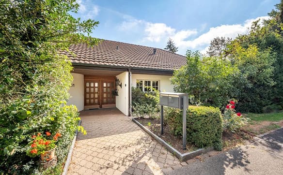 Immobilie in Bözberg - Herrschaftliche Villa mit traumhafter Weitsicht und viel Potenzial - Bild 1