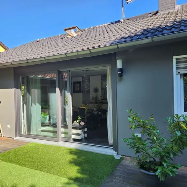 Immobilie in Eppstein - Freistehendes 2-Familienhaus mit sonnigem Garten und umfangreichem Terrassen-/ Wellnessbereich - Bild 1
