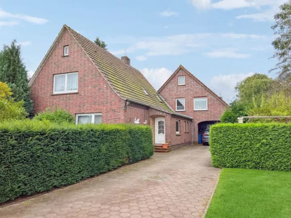 Immobilie in Großheide - Landhaus auf ca. 18.000 m² Grund insgesamt 4 Wohnungen - Bild 1