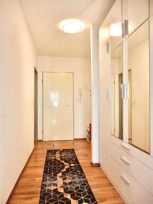 Immobilie in Herrenberg - ***Vermietetes 1-Zimmer-Apartment mit Balkon, Weitblick und Einzelgarage in Herrenberg** - Bild 0