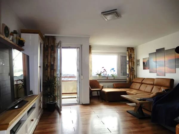 Immobilie in Herrenberg - ***Vermietetes 1-Zimmer-Apartment mit Balkon, Weitblick und Einzelgarage in Herrenberg** - Bild 1