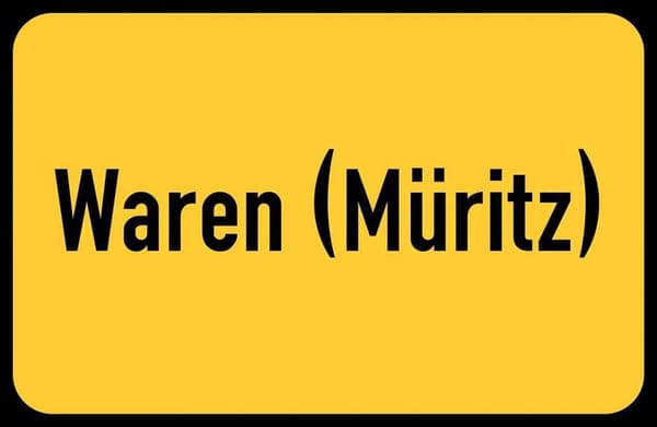 Immobilie in Waren (Müritz) - Marktplatzlage in Waren! 2‑Zimmer‑Eigentumswohnung mit Badewanne - Bild 0