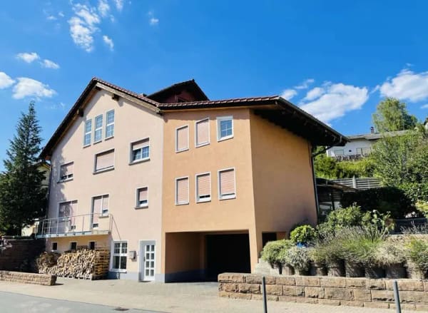 Immobilie in Wiesenbach - Modernisiertes, geräumiges Zweifamilienhaus mit extragroßer Garage in Wiesenbach bei Heidelberg - Bild 0