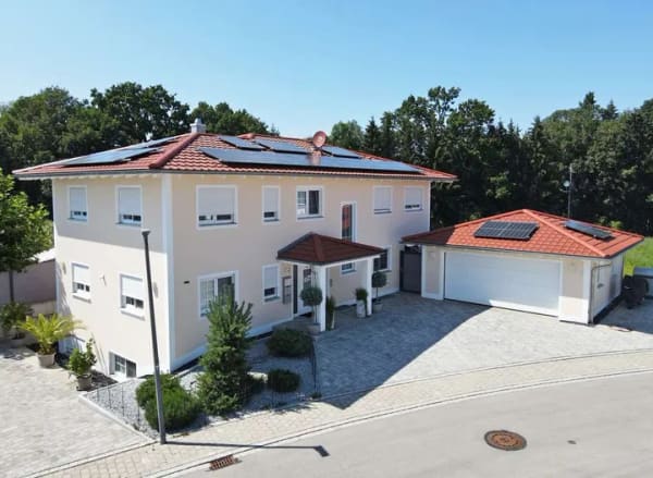 Immobilie in Vilsheim - Exklusive 4-Zimmer-Wohnung in Villa am Waldrand von Vilsheim – Ihr neues Zuhause! - Bild 2