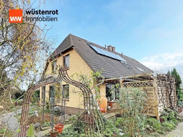 Immobilie in Waren (Müritz) - GROSSE HAUSHÄLFTE MIT  VERBLENDER + SOLARTHERMIE + EINBAUKÜCHE + KAMIN + VOLLKELLER + FERIENWOHNUNG - Bild 2