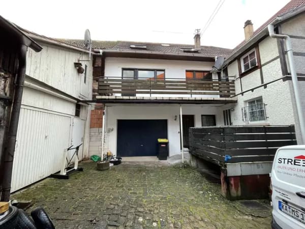 Immobilie in Loffenau - Mehrfamilienhaus mit 3 Wohnungen, 3 Garagen, 2 Stellplätzen, Balkon und Terrasse in Loffenau - Bild 3