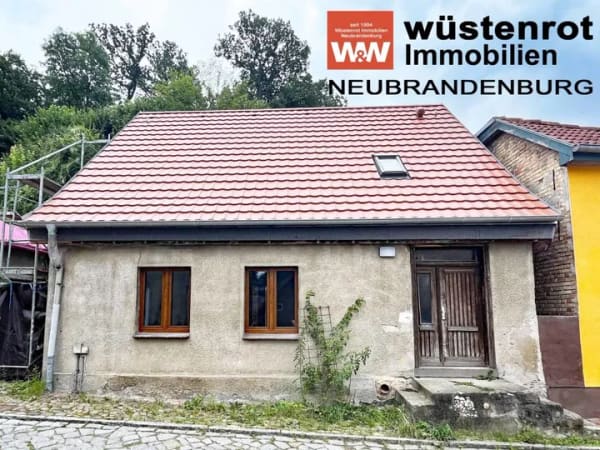 Immobilie in Burg Stargard - DAS KANN EIN SCHMUCKSTÜCK WERDEN: WOHNHAUS MIT NEUEM DACH + NEUEN FENSTERN + FAST NEUER HEIZUNG - Bild 0