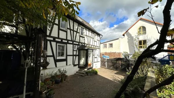 Immobilie in Schöneck - Romantisches Refugium mit Pioniergeist: Charming Hofreite mit Fachwerkhaus, Nebengebäude und Scheune - Bild 4