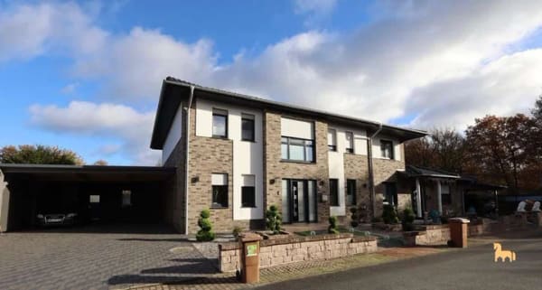 Immobilie in Holdorf - Zweifamilienhaus in Holdorf – 335 m² Wohnfläche, ideal für zwei Generationen - Bild 1