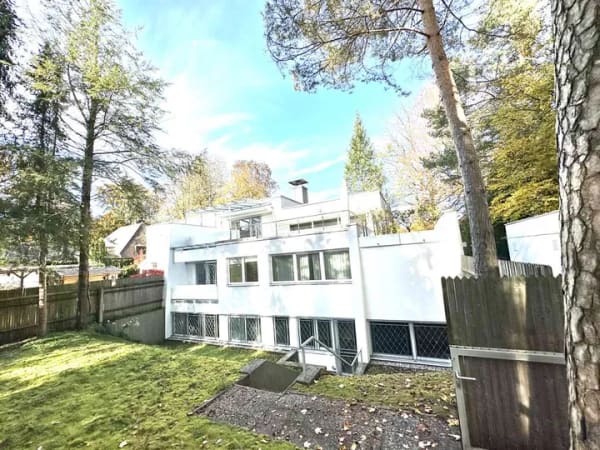 Immobilie in Grünwald - Puristischer Bauhausstil mit zwei Dachterrassen und schönem Grundstück Grünwald! - Bild 0