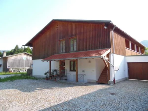 Immobilie in Lenggries - Solides Mehrfamilienhaus am Sylvensteinsee - Bild 2