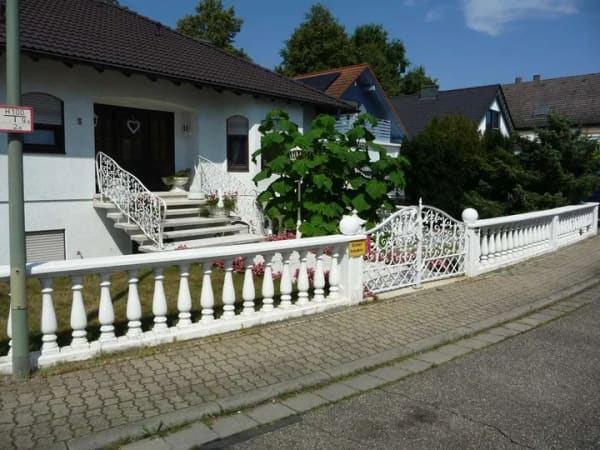 Immobilie in Lingenfeld - Lingenfeld- Blickfang - stilvoller, gepflegter, großer Bungalow-Traumgarten / von Privat ohne Makler - Bild 2