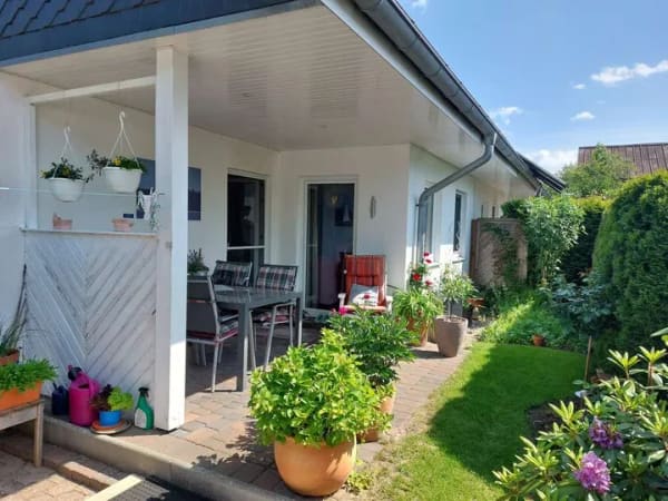 Immobilie in Schafflund - Wohnhaus mit 2 ebenerdigen Wohnungen und großer PV-Anlage - Bild 1
