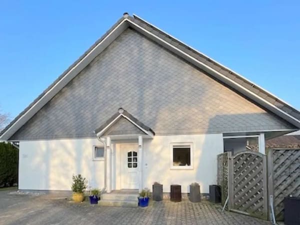 Immobilie in Schafflund - Wohnhaus mit 2 ebenerdigen Wohnungen und großer PV-Anlage - Bild 2