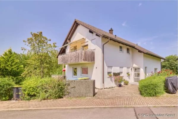 Immobilie in Schwarzach - Investitionsmöglichkeit in Top-Lage: Gepflegtes Dreifamilienhaus in Schwarzach - Bild 0