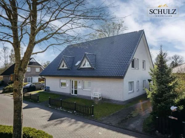 Immobilie in Bad Zwischenahn - Einzigartiges Investitionsobjekt: Drei Wohneinheiten im idyllischen Bad Zwischenahn - Bild 0