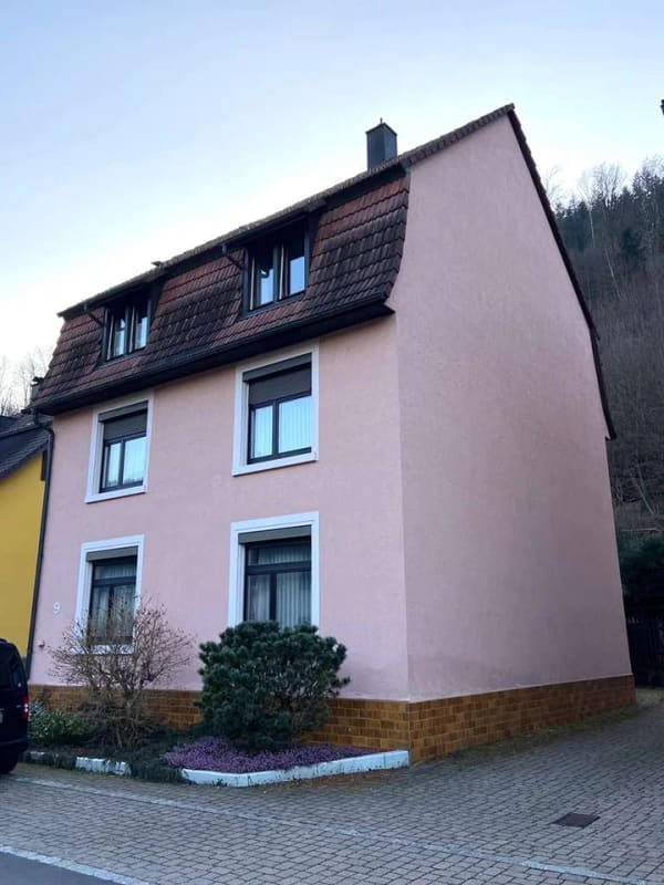 Immobilie in Zell im Wiesental - Sie wählen: Zur Nutzung als Ein-, Zwei- oder Dreifamilienwohnhaus mit  praktischer Doppelgarage ! - Bild 4