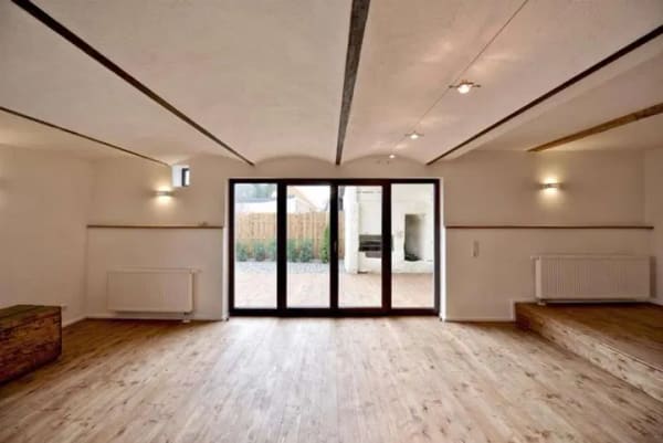 Immobilie in Möhrendorf - Möhrendorf: Historisches Townhouse - 6 Zi, 2 Bäder, EBK, Kamin, 2 Stellplätze - Frei ab Okt 2026 - Bild 2