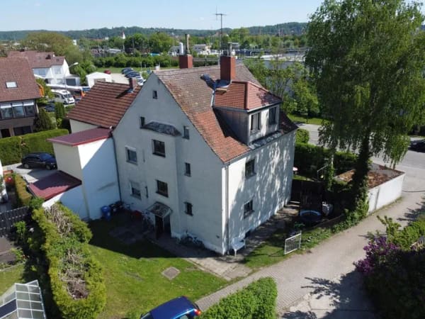 Immobilie in Ergolding - Attraktive Investitionsgelegenheit: MFH mit Entwicklungspotenzial in zentraler Lage von Landshut! - Bild 0