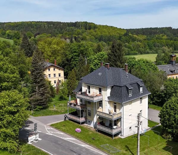 Immobilie in Leubsdorf - Stattliches, hochwertig saniertes & voll vermietetes Mehrfamilienhaus (5WE) in Leubsdorf b. Chemnitz - Bild 0
